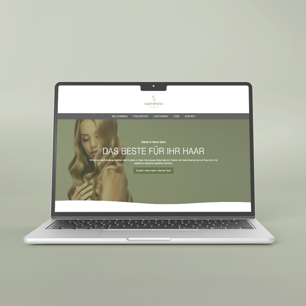 Logo aus Strasssteinen der hairacademy auf T-Shirt