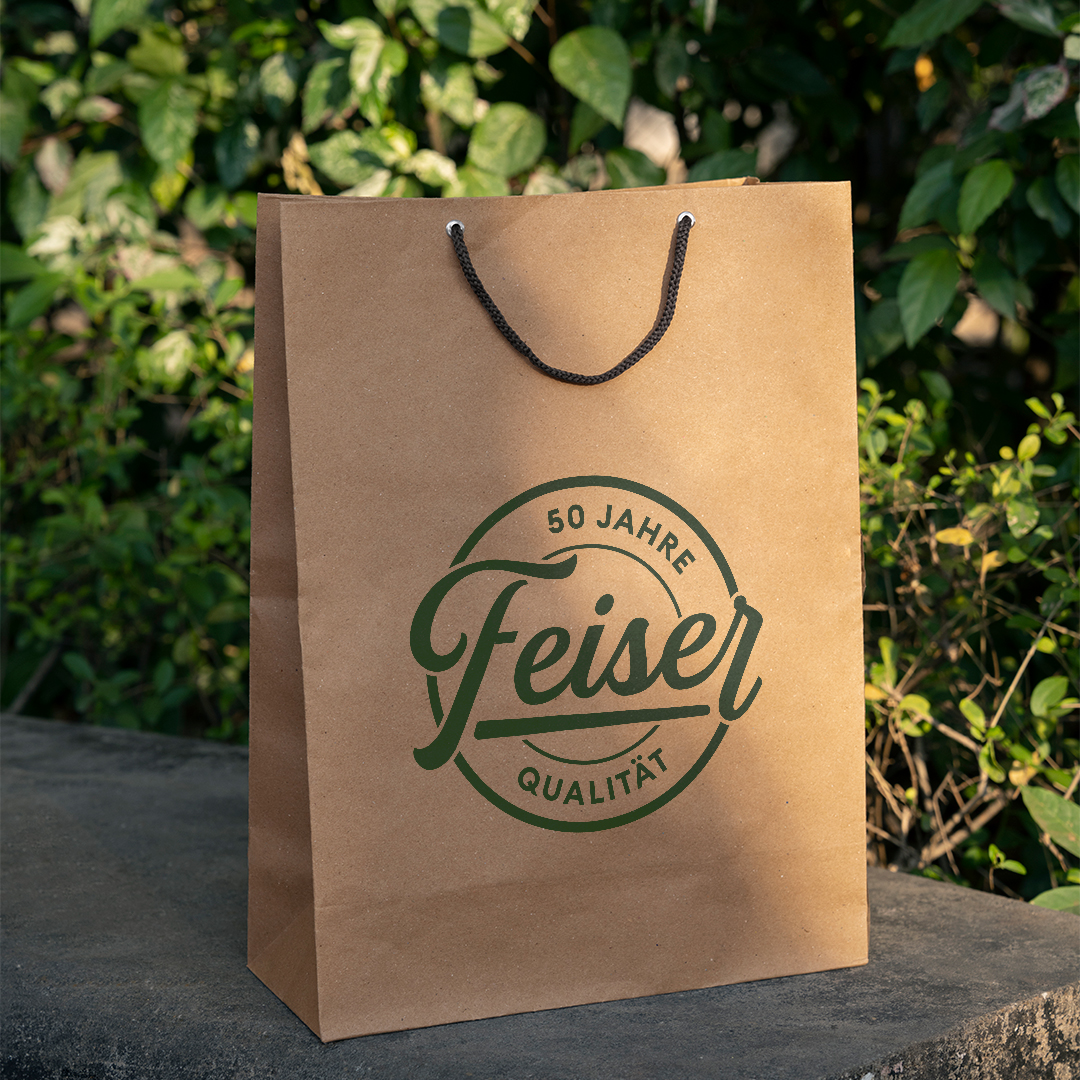 Logodesign: neues Logo auf einer Fensterscheibe